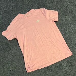 Men’s pink extra large Nike t shirt with embroidered logo
